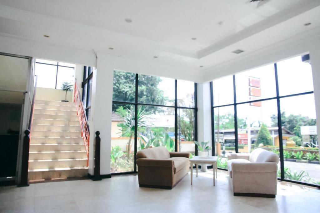 Pia Hotel Pangkalpinang Pangkalan Baru Luaran gambar
