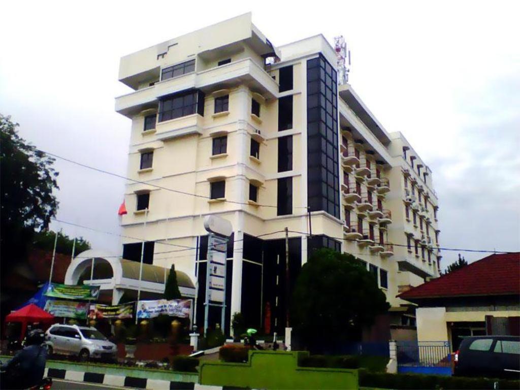 Pia Hotel Pangkalpinang Pangkalan Baru Luaran gambar