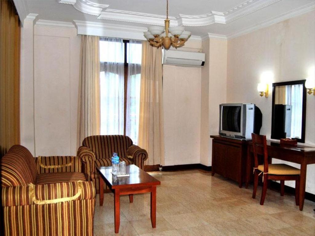 Pia Hotel Pangkalpinang Pangkalan Baru Luaran gambar