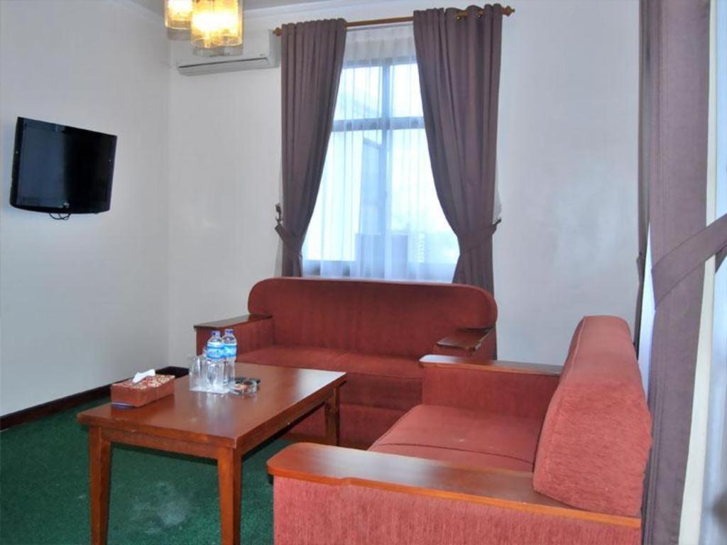 Pia Hotel Pangkalpinang Pangkalan Baru Luaran gambar